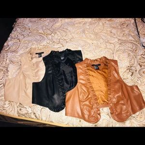 Faux leather vests (3) coñac, black & cream